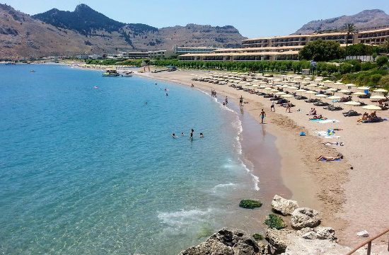 beachtouristsrodospixabay