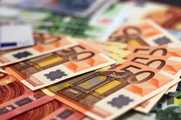 money-chrimata-eyro-euro-3-scaled-e1708939982824-768x512-1