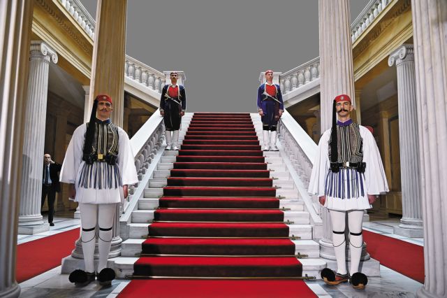 President of Hellenic Republic; meeting; συνάντηση; Προεδρικό Μέγαρο; Presidential Mansion; evzones; εύζωνες; εύζωνας; presidential guard;