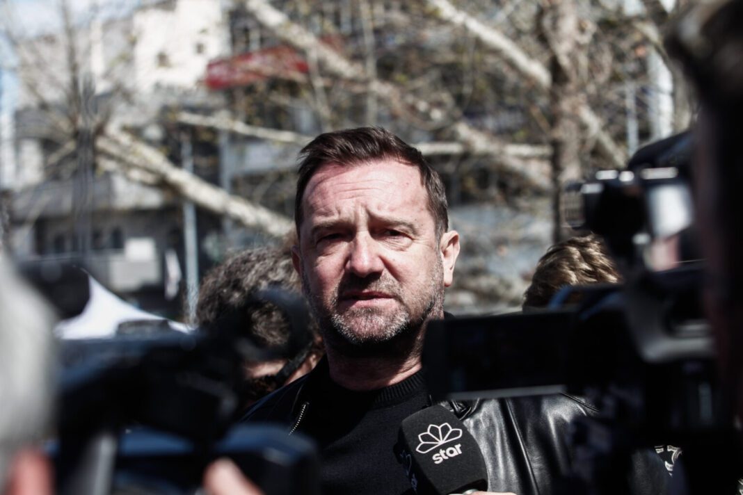 ΠΑΡΕΛΑΣΗ ΣΤΗΝ ΠΟΛΗ ΤΩΝ ΤΡΙΚΑΛΩΝ ΠΑΡΟΥΣΙΑ ΤΩΝ ΟΙΚΟΓΕΝΕΙΩΝ ΠΛΑΚΙΑ ΠΟΥ ΕΧΑΣΑΝ ΤΑ ΠΑΙΔΙΑ ΤΟΥΣ ΣΤΟ ΣΙΔΗΡΟΔΡΟΜΙΚΟ ΔΥΣΤΥΧΗΜΑ ΣΤΑ ΤΕΜΠΗ (ΘΑΝΑΣΗΣ ΚΑΛΛΙΑΡΑΣ/EUROKINISSI)