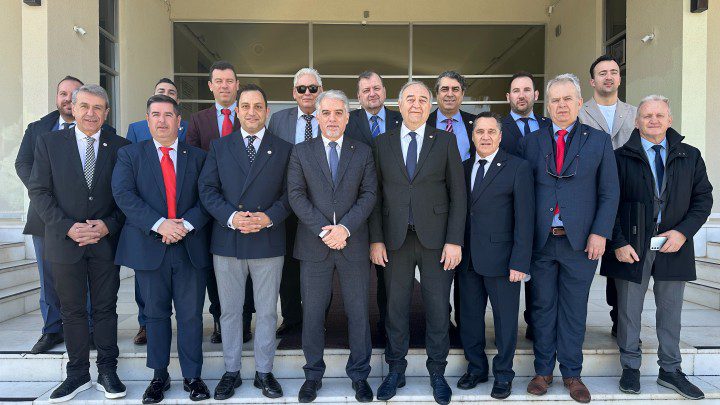 6ecbf30c1393ead90791cacb0c07a758-b