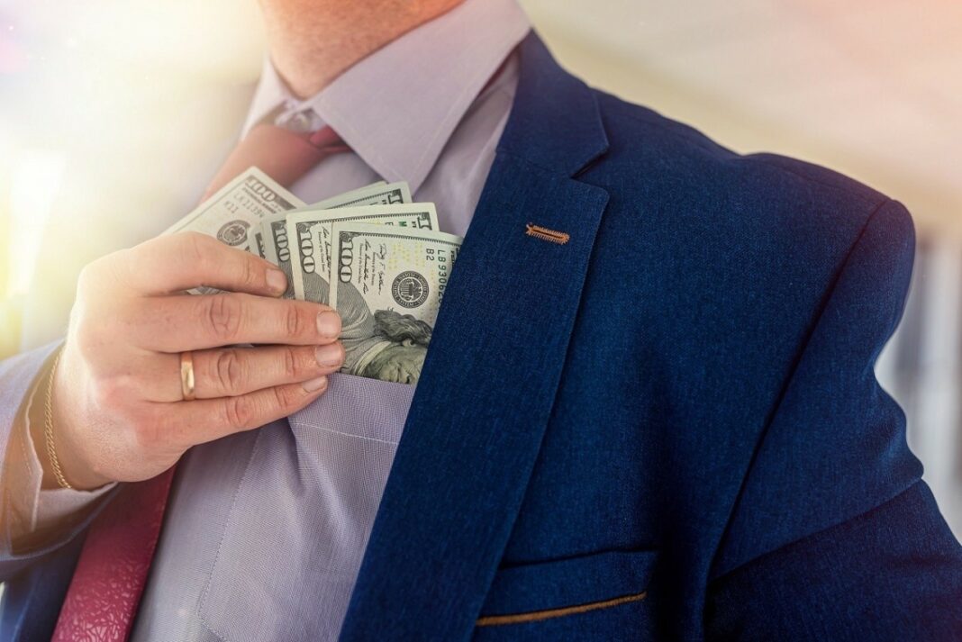 rich-man-4555-1280x854 (1)