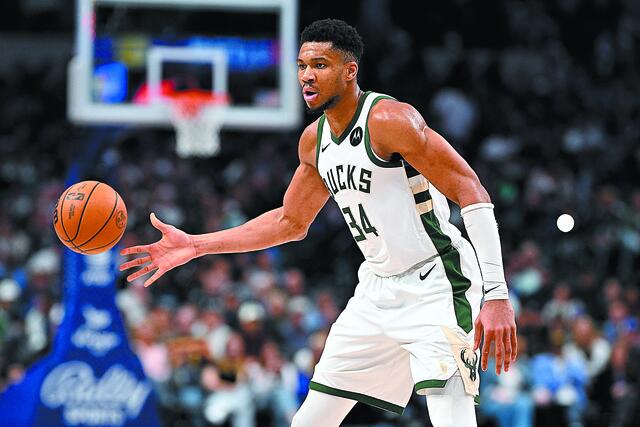 2024-02-04T042306Z_309508002_MT1USATODAY22441098_RTRMADP_3_NBA-MILWAUKEE-BUCKS-AT-DALLAS-MAVERICKS