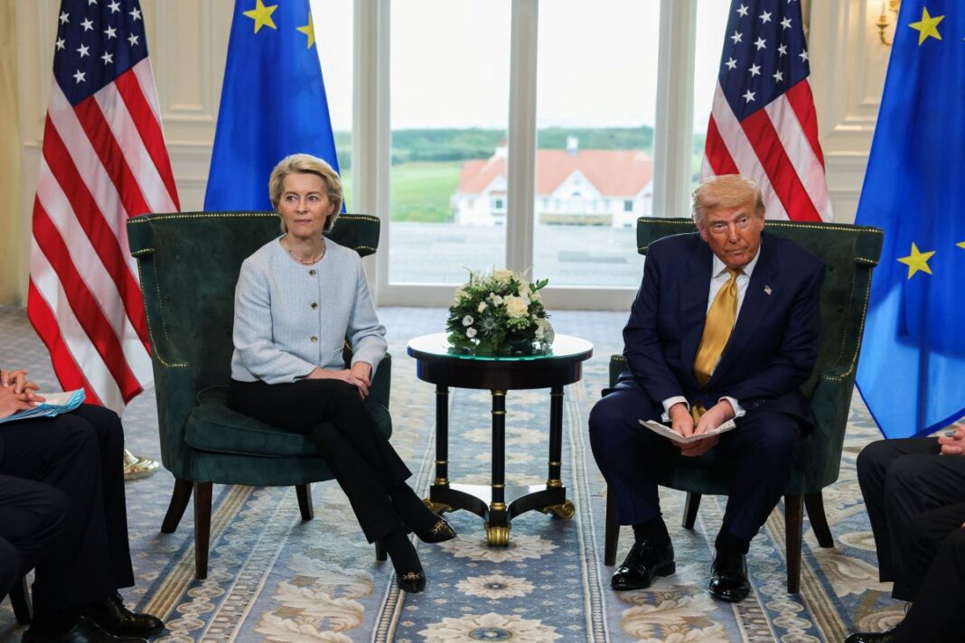 2025-07-27T175120Z_2125212803_RC25VFARLLUT_RTRMADP_5_USA-TRUMP-BRITAIN-1200x800