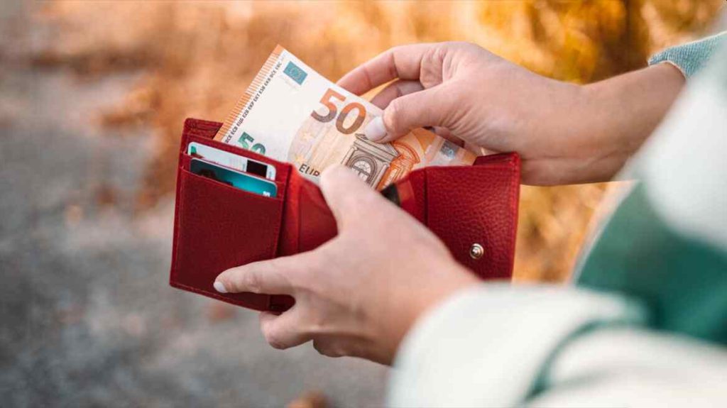 χρηματα23-1024x575